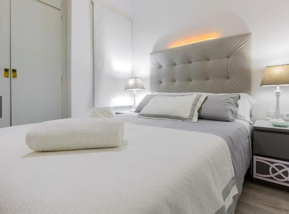 Near Fcb Stadium Up To 8 One Car Free Parking Appartamento Barcellona