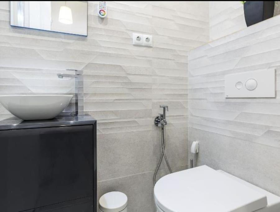 Near Fcb Stadium Up To 8 One Car Free Parking * Barcellona