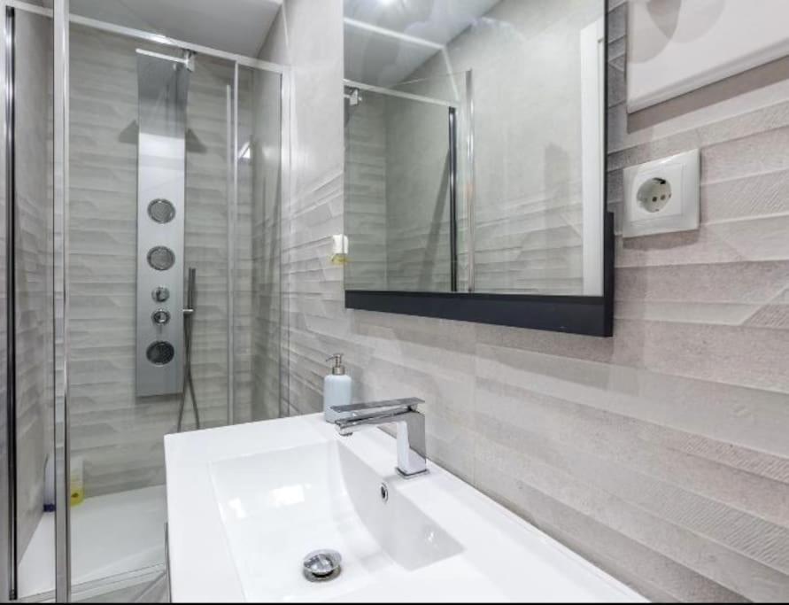 Near Fcb Stadium Up To 8 One Car Free Parking Barcellona