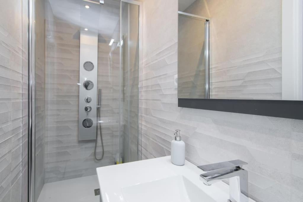Near Fcb Stadium Up To 8 One Car Free Parking * Barcellona