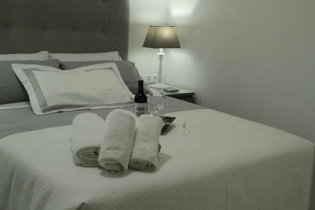 Near Fcb Stadium Up To 8 One Car Free Parking *