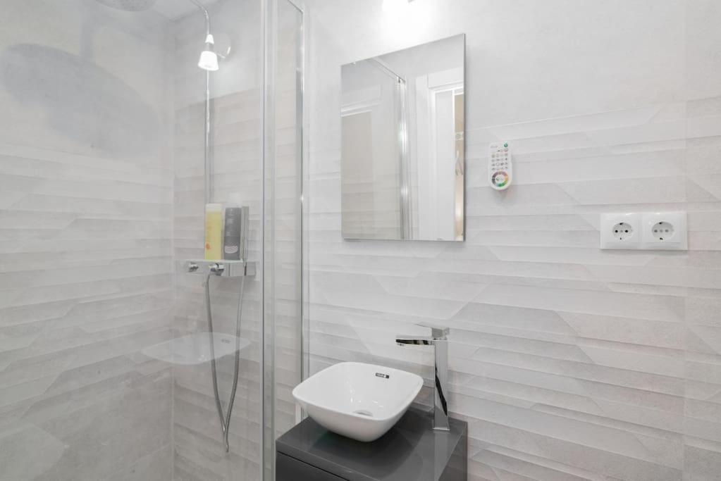 Near Fcb Stadium Up To 8 One Car Free Parking Apartamento